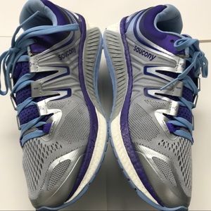 SOLD 💵 Saucony Hurricane ISO 4 Running Shoe